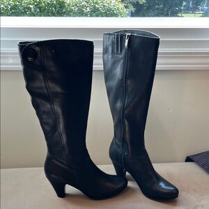 Jeffrey Tyler Elegant Black Leather Heeled Boots for Women
